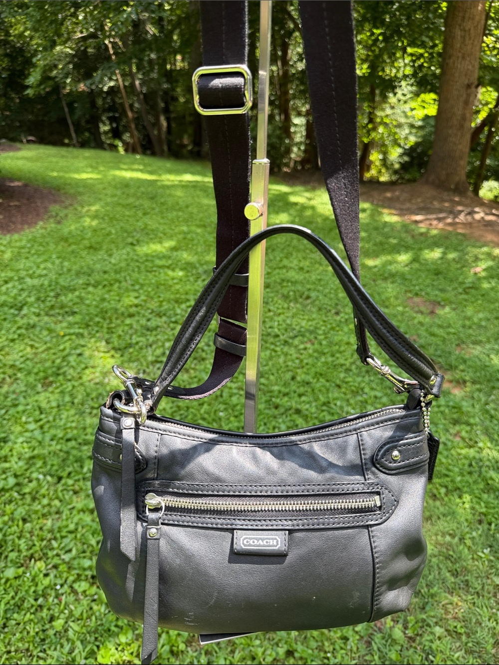 Coach Vintage Y2K Daisy Black Leather Shoulder Bag with Front Zip and Logo. - Picture 4 of 17